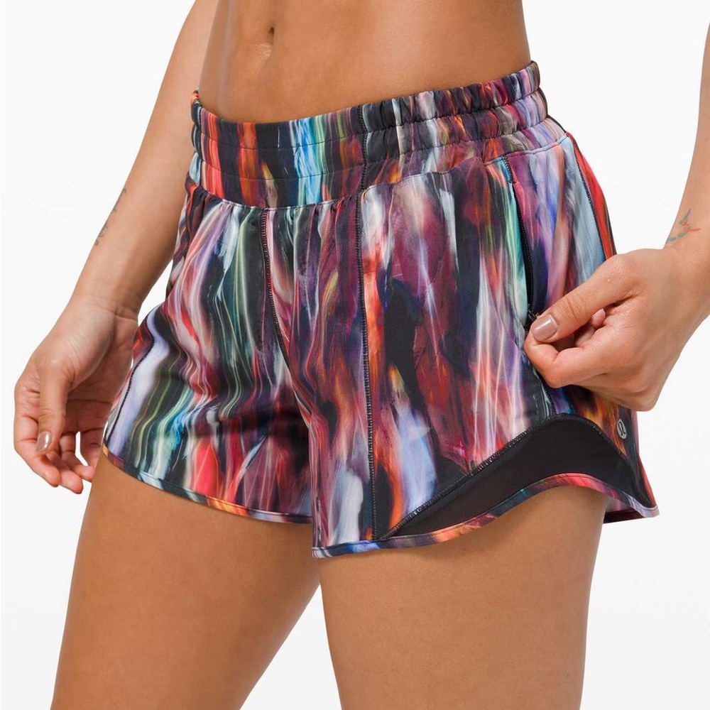 Lululemon Hotty Hot Short II *Long 4" Chroma Fusion Multi / Black 2 Tall